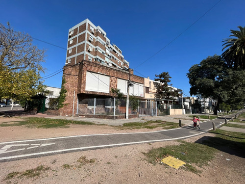 Casa Esquina, Padrón Único En Avenida