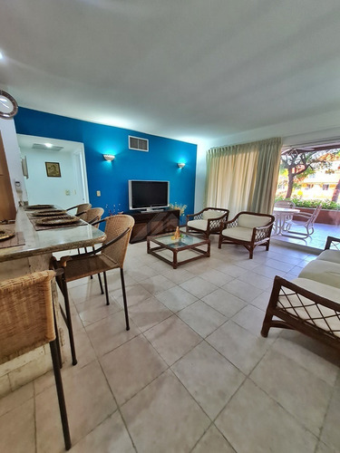 Imagen 2 de 13 de Apartamento Pb Con Terraza, Res. Las Marinas