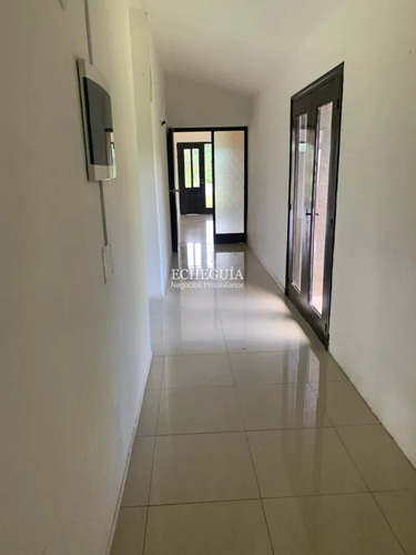 Gran Casa 4 Dormitorios Y 3600m2 De Jardín, Zona Golf, Punta Del Este