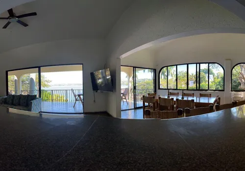 Casa En Venta En Teques Frente Al Lago