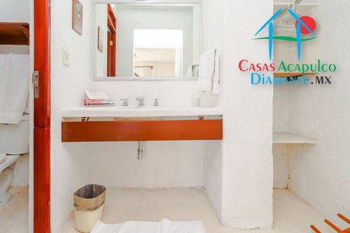 Cad Casa Ticitzin. Terraza Con Alberca, Camastros Y Vista A La Bahía De Acapulco
