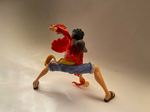 Figura Luffy Red Hawk One Piece Toei 20x18 Cm