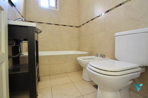 Chalet De 6 Ambientes En Castelar Norte