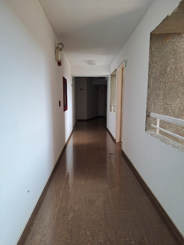 Se Vende Estupendo Pent House Tipo Loft Obra Limpia Para Remodelar A Gusto En La Urbanizacion El Cigarral Del Hatilo Em
