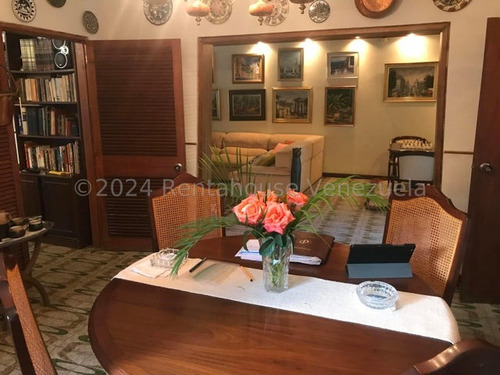 Hermosa Casa De Una Planta Con Grandes Espacios Y Bella Terraza En Santa Paula. Mls # 25-13494 Lp