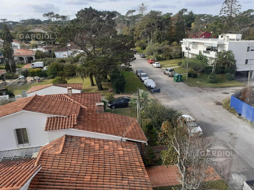Imagen 19 de 23 de Apartamento 2 Dormitorios En Playa Mansa Primera Linea. Punta Del Este.