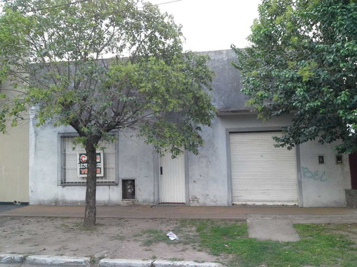 Casa En Paso Del Rey Centro Con 4 Dormitorios.