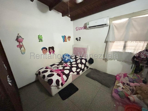 Erika Armeya Vende, Casa En La Urbanizacion Santa Cecilia De Cabudare. Flex: 25-20453