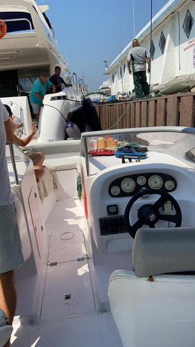 Lancha Motorboat 21 Pés Mercury Optimax 135 Hp 8 Pessoas