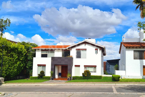 Venta De Casa En La Vista Country Club, Atlixcáyotl, Puebla, De 3 Recámaras