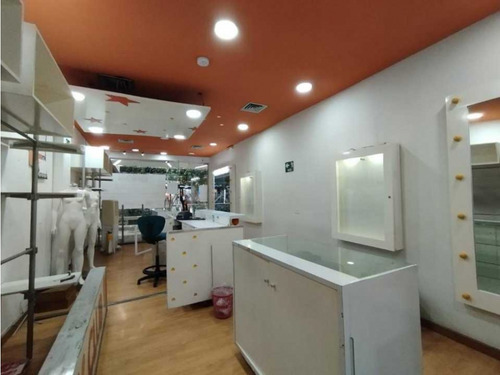 Venta De Local Comercial Ubicado En El Centro De Medellín, Piso 2