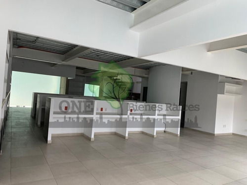 Oficina En Renta En Arboledas, Sobre Calz. De Los Jinetes
