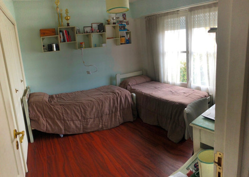 Chalet 4 Ambientes. Parque. Zona San Carlos.
