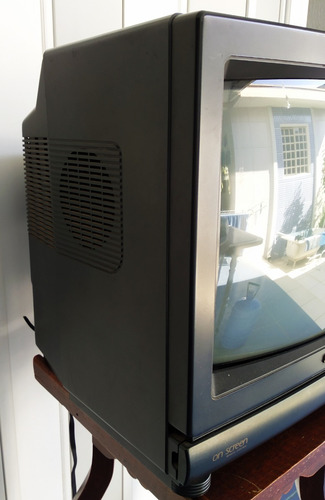 Tv 14 Polegadas Sanyo Preta Liga 110/220w Antiga Veja Fotos
