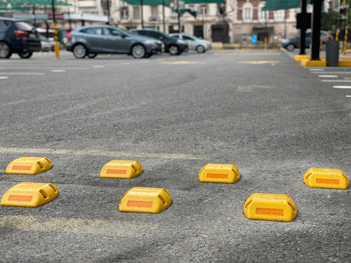 Imagen 5 de 9 de Reductores 2 Lineas Tope De Estacionamiento Lomo Burro