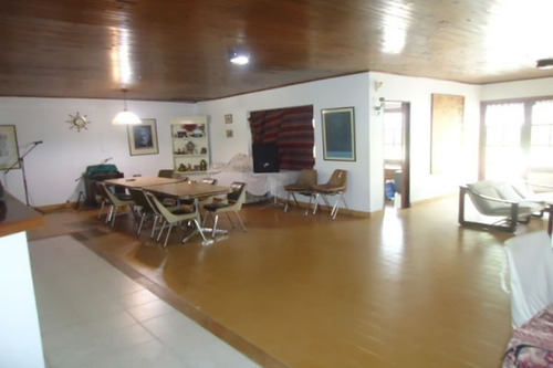 Imagen 2 de 27 de Complejo Ubicado En Zona Norte Cuenta Con 5 Unidades Funcionales Y Salón De Usos Múltiples Al Frente