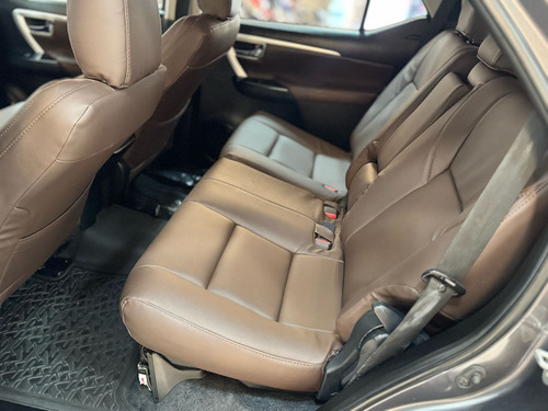 Toyota Hilux SW4 SR 4x2 2.7/ 2.7 Flex 16V Aut.