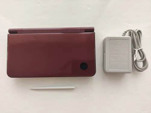Consola Nintendo Dsi Xl Color Granate + 8gb + R4 + Stylus (Usado)