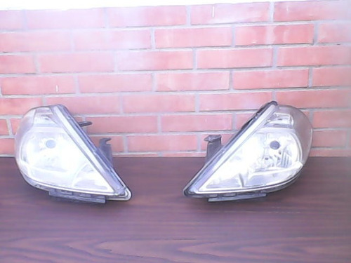 Faros De Nissan Tiida 2005-2007