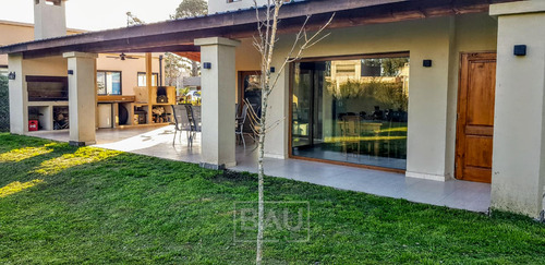 Casa En Venta Ubicado En El Casco De Alvarez, Francisco Álvarez, Moreno