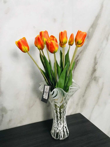 Imagen 5 de 6 de Flores Artificiales Tulipan Con Florero Moderno De Vidrio