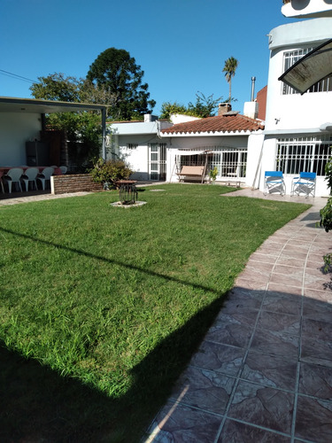 Muy Cómoda Casa Con Apartamento Anexado 