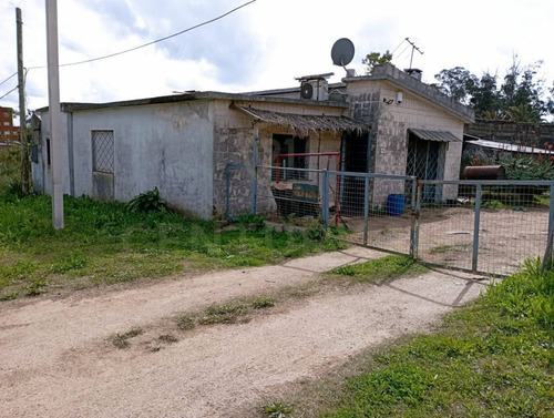 Imagen 3 de 14 de Gran Terreno Con Arroyo Y Casa De 2 Dormitorios En Las Piedras