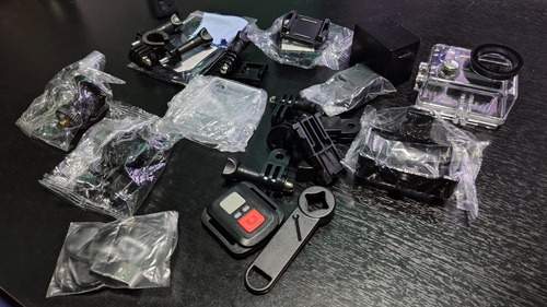 Camara Deportiva Akaso Vx 50 Un Solo Uso. Con Sus Accesorios Gris Oscuro