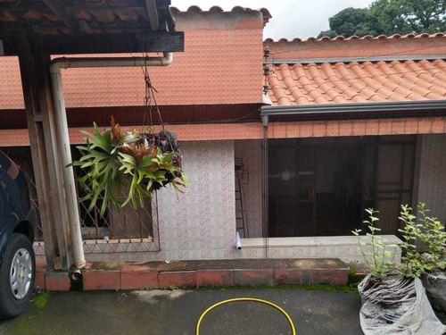 Imagem 15 de 25 de Casa 04 Quartos Próximo A Avenida Silva Lobo. - 2698