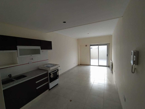 Venta Departamento 2 Ambientes En Sarandí Con Patio A Estren