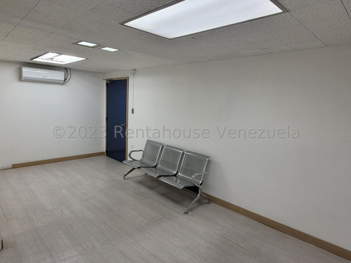 Alquiler De Cómoda Oficina En El Rosal #26-339