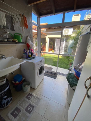 Casa En Venta - 2 Dormitorios 2 Baños - 230mts2 - Mar Del Plata