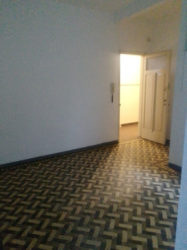 Imagen 5 de 7 de Apto De Dos Cuartos C/patio S/comision