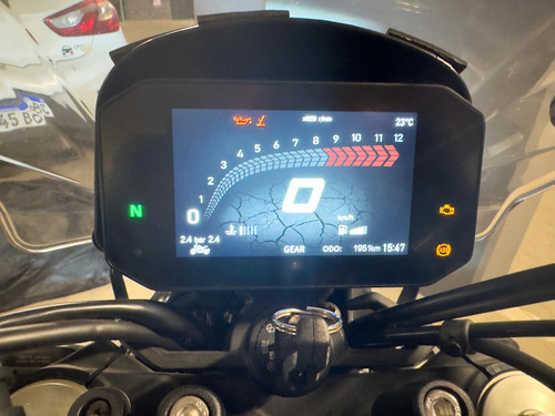 Voge 500 Ac 2023 Con Accesorios, Detalle Por Caida Parada