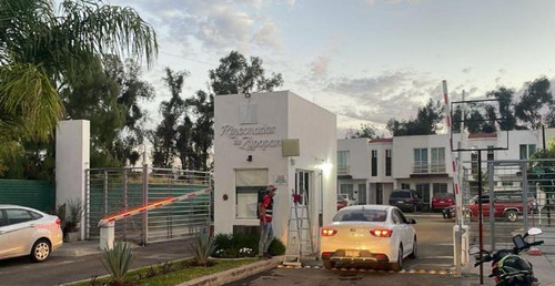 Casa En Parques De Tesistán Callejón Del Bosque Zapopan Jalisco En Remate