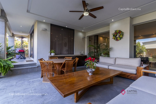 Residencia De Lujo En Venta En Colinas De San Javier, Con Alberca