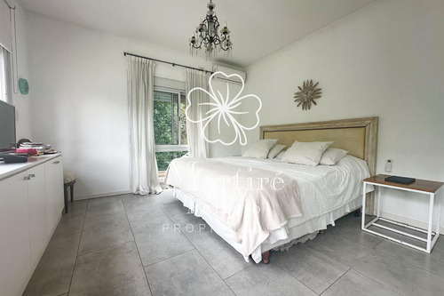 Casa En Venta. Barrio Los Nogales. Villa De Mayo