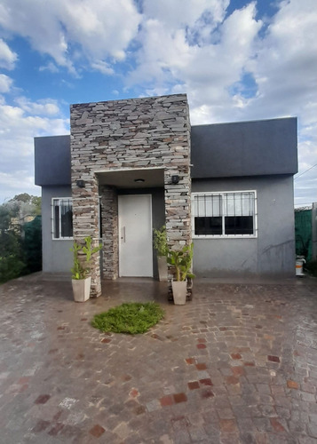 Venta Casa Con Pileta En Barrio Parque Astolfi Ii