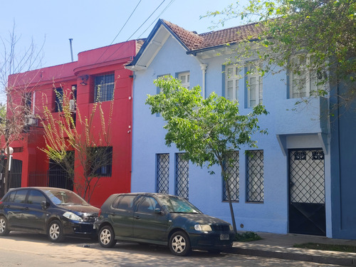En Pleno Barrio Italia , Vivir Arriba Y Emprender Abajo