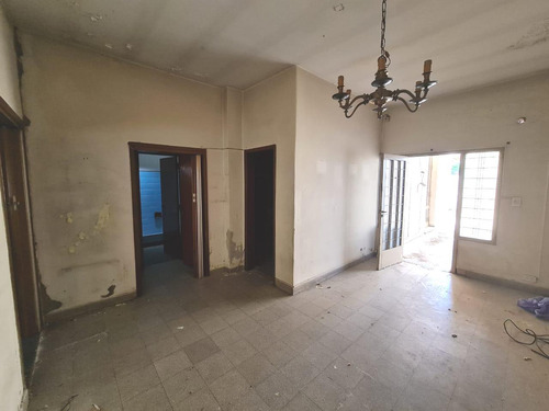 Casa Para Refaccionar Sobre Lote Propio En Monte Castro.