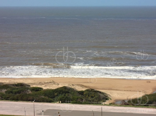 Imagen 2 de 27 de Apartamento En Brava, 3 Dormitorios