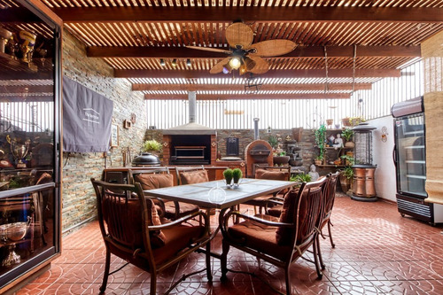Casa De 5 Dormitorios En Parque Inglés