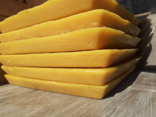Imagen 1 de 6 de Cera 100%pura De Abejas Excelente Calidad En Bloques De 1 Kg