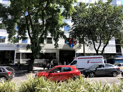 Oficina En Edificio De Oficinas Dhk - Br. Artigas Frente A La Española