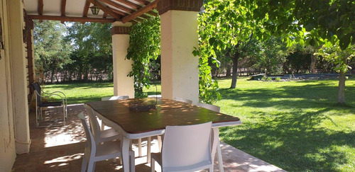 Casa En Venta - 5 Dormitorios 3 Baños - Cocheras - 30.780mts2 - Rama Caída, San Rafael
