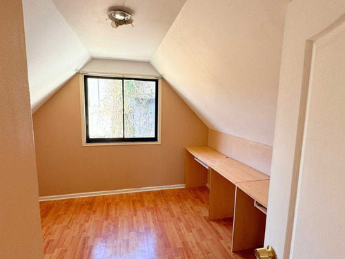 Casa De 5 Dorm, 3 Baños Y 2 Estacionamientos (69938)