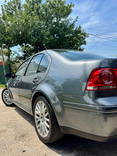 Volkswagen Bora 1.8 Highline T 180cv Cuero