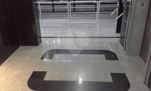 Conjunto Com 70m² De Área Útil, Com 2 Wcs Masculino E Feminino, Copa E Vagas Na Garagem - 353-im121730