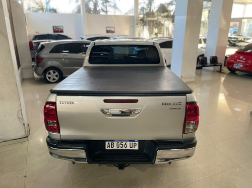 Toyota Hilux Srx 4x4 Manual Año 2017 Color Gris