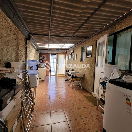 Casa En Venta De 3 Dorm. En Cerrillos
